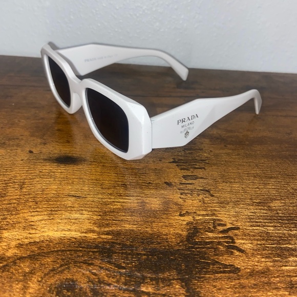 Prada Sunglasses PR17WS 1425S0 49mm Ivory / Dark Grey Lens - Picture 2 of 5